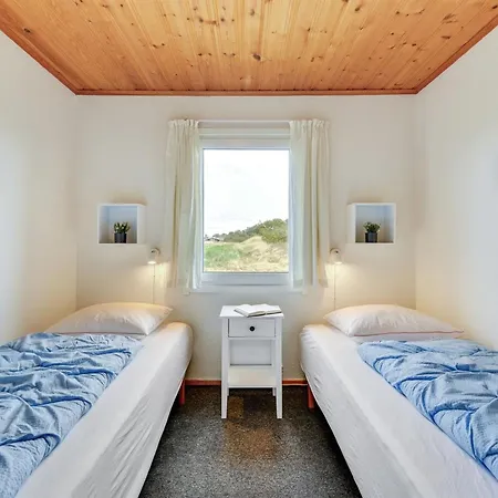 Trineke - From The Sea By Interhome